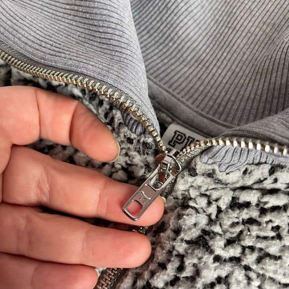 Victoria’s Secret PINK Women’s Gray Sherpa Jacket - Picture 7 of 10